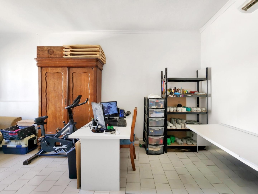 3 Bedroom Property for Sale in Sea Point Western Cape